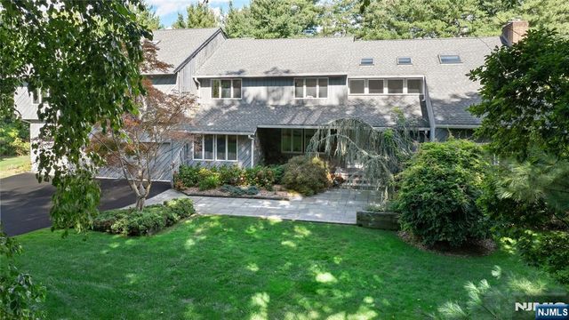 22 Angela Court, Woodcliff Lake, NJ 07677