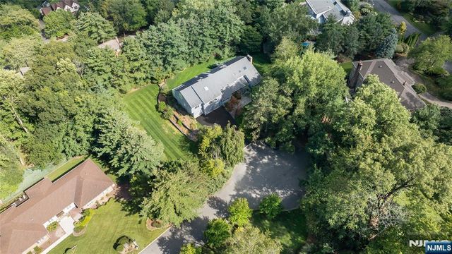 22 Angela Court, Woodcliff Lake, NJ 07677