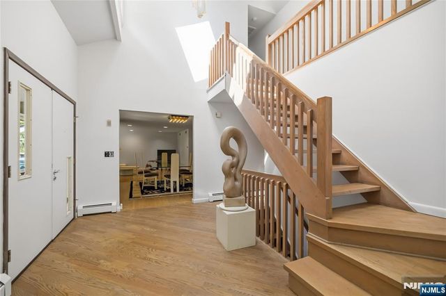 22 Angela Court, Woodcliff Lake, NJ 07677