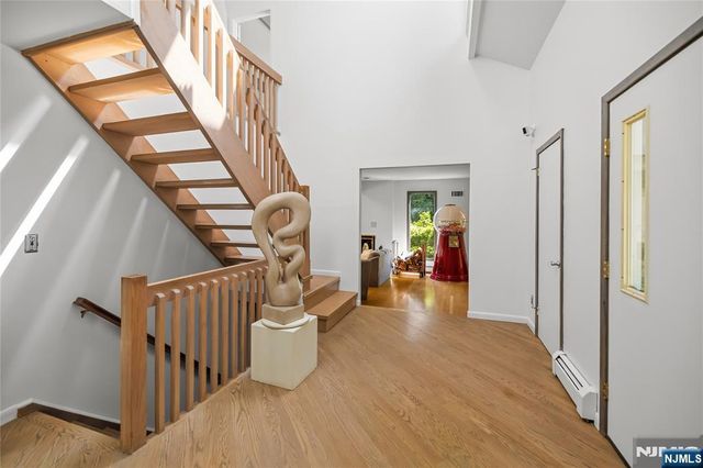 22 Angela Court, Woodcliff Lake, NJ 07677