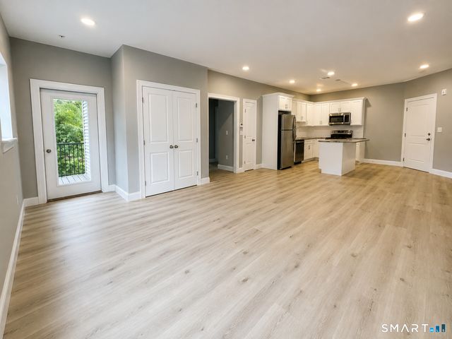 301 Bridgeport Avenue 101, Shelton, CT 06484