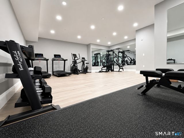 301 Bridgeport Avenue 101, Shelton, CT 06484