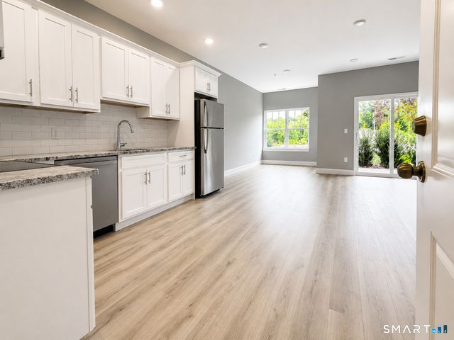 301 Bridgeport Avenue 101, Shelton, CT 06484