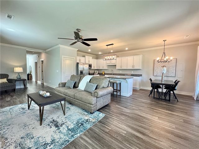 915 NE Heights Lane, Bentonville, AR 72712