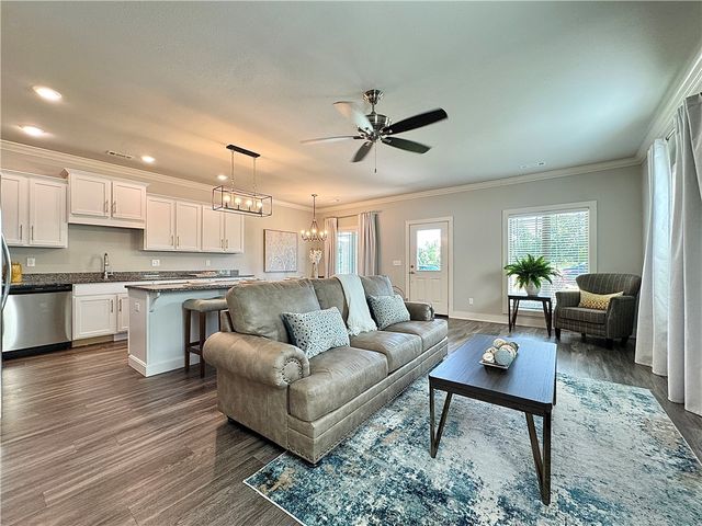 915 NE Heights Lane, Bentonville, AR 72712