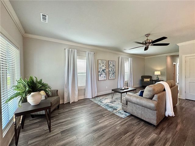 915 NE Heights Lane, Bentonville, AR 72712