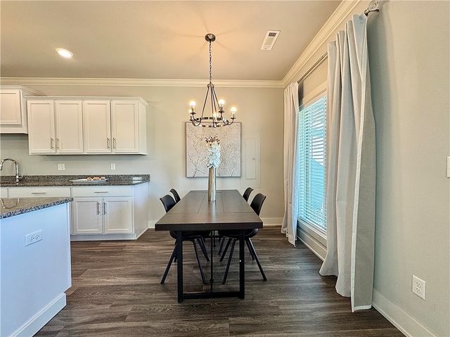 915 NE Heights Lane, Bentonville, AR 72712