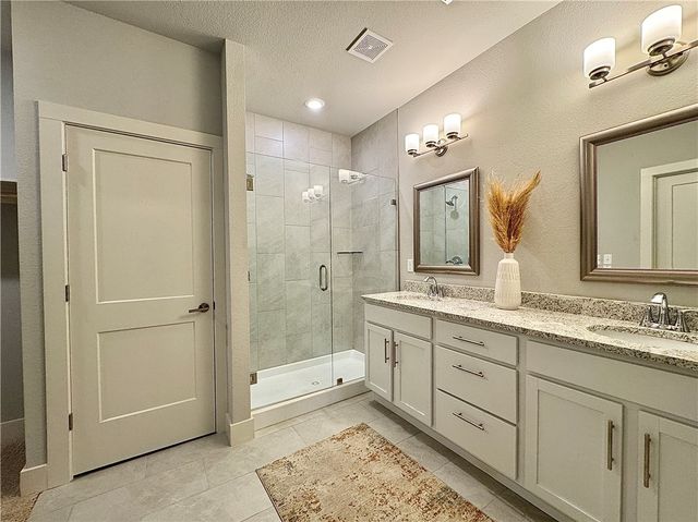 915 NE Heights Lane, Bentonville, AR 72712