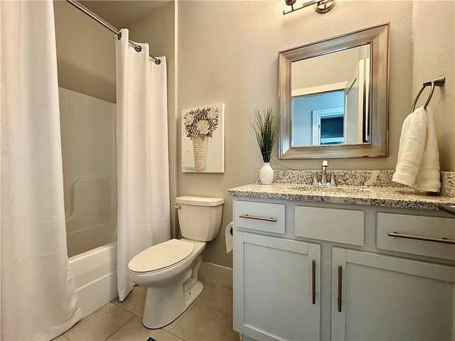 915 NE Heights Lane, Bentonville, AR 72712