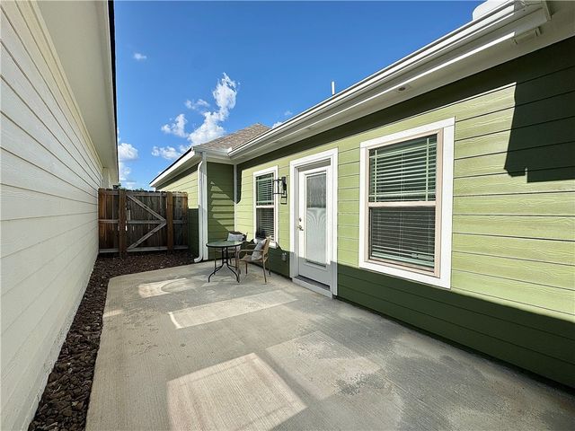 915 NE Heights Lane, Bentonville, AR 72712
