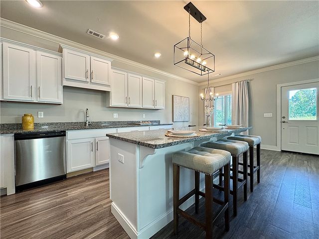 915 NE Heights Lane, Bentonville, AR 72712