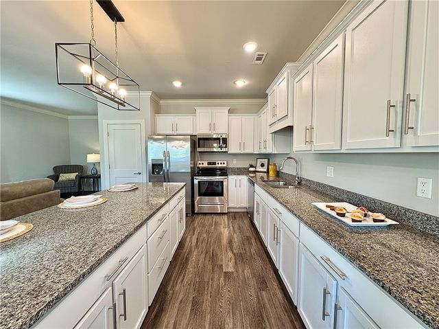915 NE Heights Lane, Bentonville, AR 72712