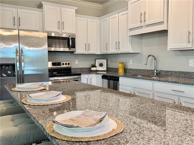 915 NE Heights Lane, Bentonville, AR 72712