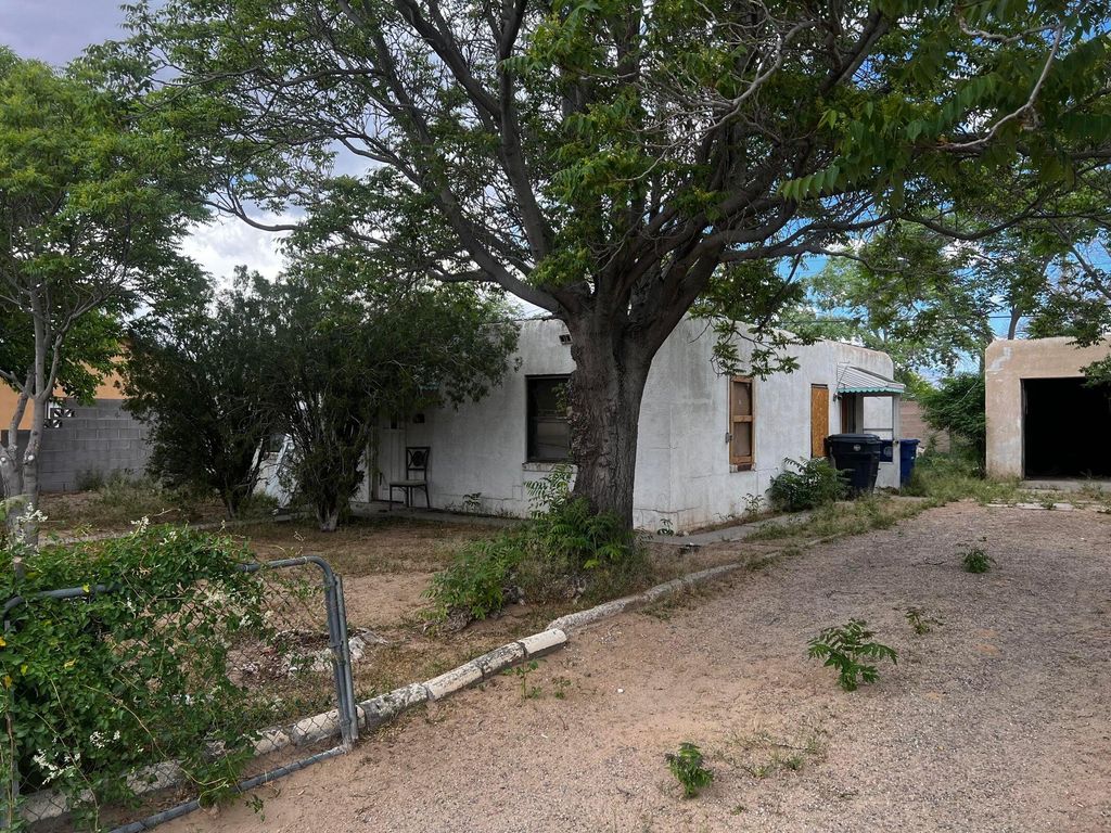 410 59th Street NW, Albuquerque, NM 87105