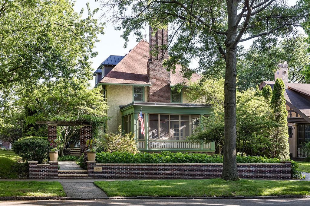 670 Goodrich Avenue, Saint Paul, MN 55105