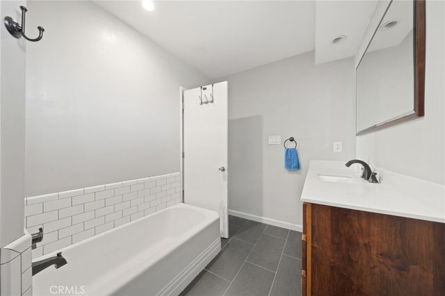 3819 East Livingston Drive 9, Long Beach, CA 90803