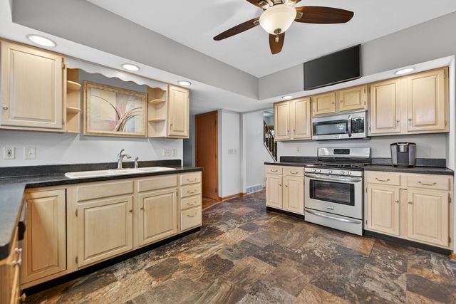 629 E Lincoln Avenue, Belvidere, IL 61008