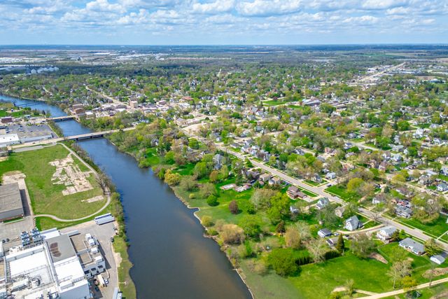629 E Lincoln Avenue, Belvidere, IL 61008