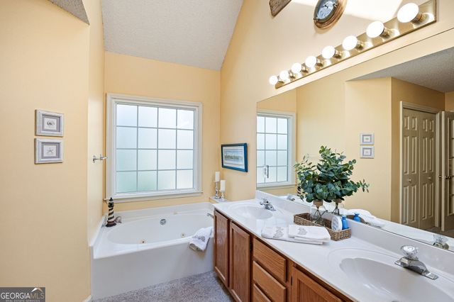 2093 Halfmoon Bluff NW, Kennesaw, GA 30152
