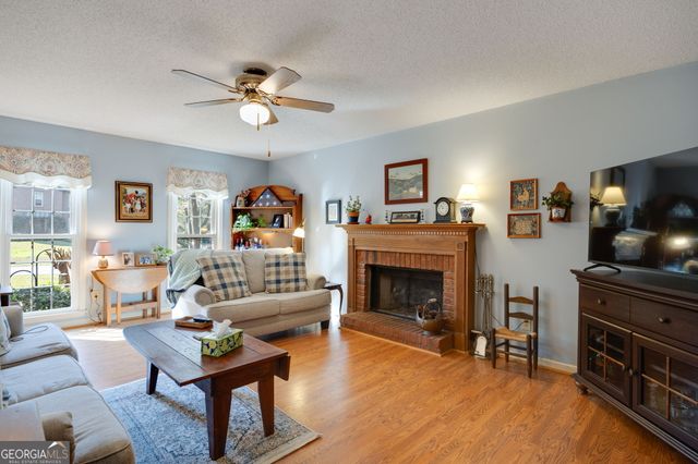 2093 Halfmoon Bluff NW, Kennesaw, GA 30152