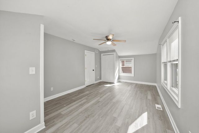 6040 W 79TH Street, Burbank, IL 60459
