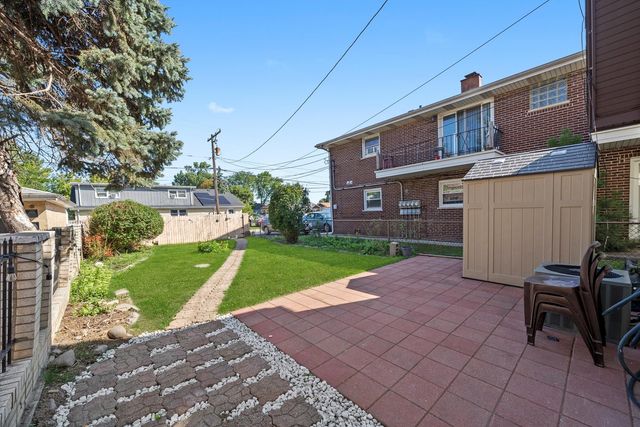 6040 W 79TH Street, Burbank, IL 60459