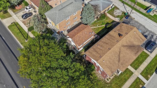 6040 W 79TH Street, Burbank, IL 60459