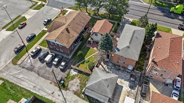 6040 W 79TH Street, Burbank, IL 60459