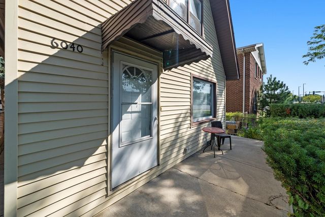 6040 W 79TH Street, Burbank, IL 60459