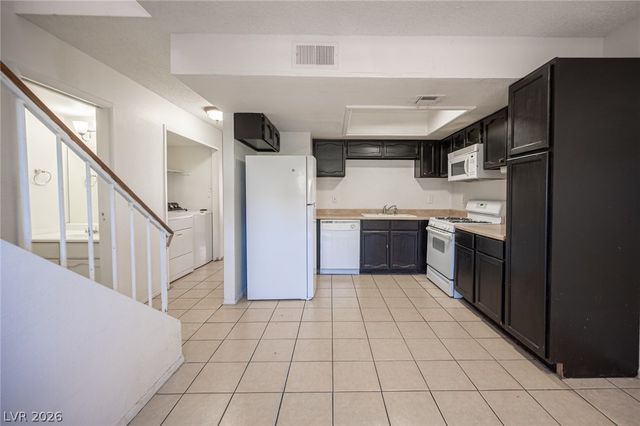 870 Stainglass Lane, Las Vegas, NV 89110