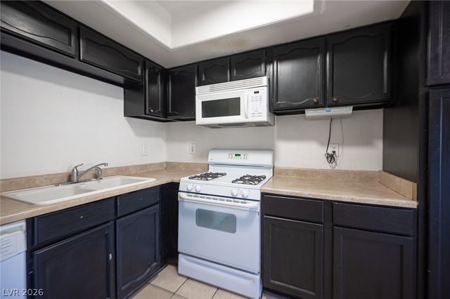 870 Stainglass Lane, Las Vegas, NV 89110