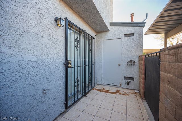 870 Stainglass Lane, Las Vegas, NV 89110