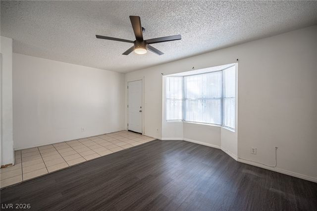 870 Stainglass Lane, Las Vegas, NV 89110