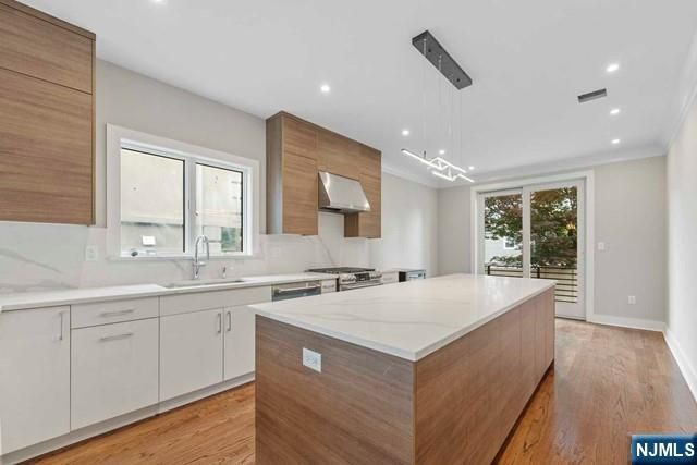 211 Warwick Avenue 1, Fort Lee, NJ 07024