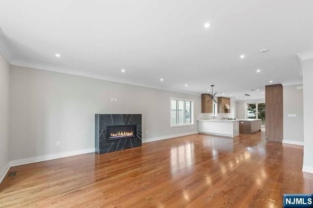 211 Warwick Avenue 1, Fort Lee, NJ 07024