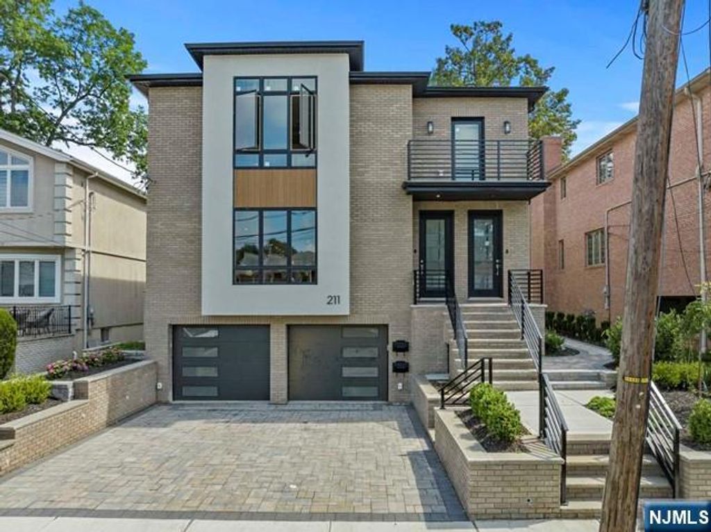 211 Warwick Avenue 1, Fort Lee, NJ 07024