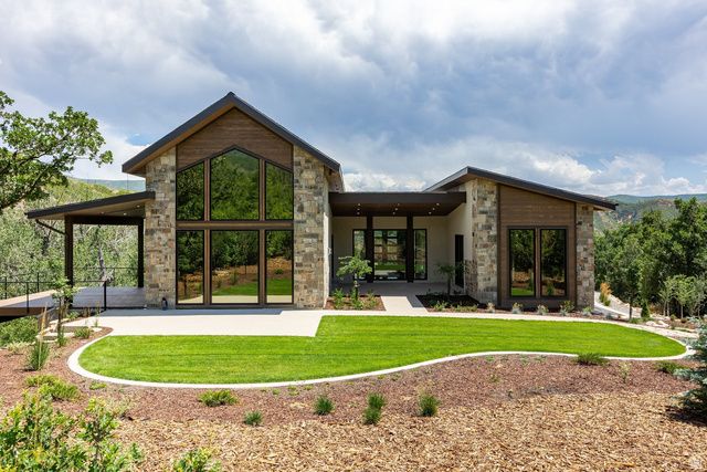178 N OAKWOOD CIR, Springville, UT 84663