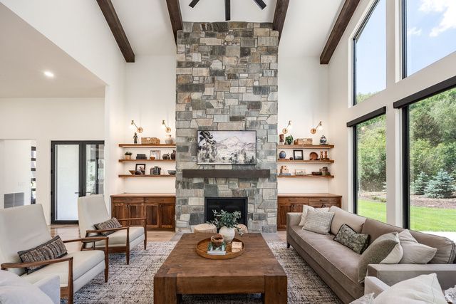 178 N OAKWOOD CIR, Springville, UT 84663