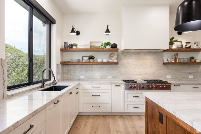 178 N OAKWOOD CIR, Springville, UT 84663