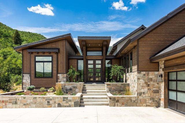 178 N OAKWOOD CIR, Springville, UT 84663