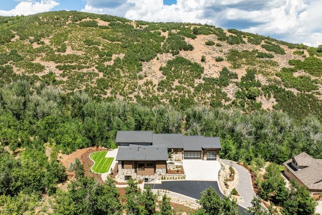 178 N OAKWOOD CIR, Springville, UT 84663