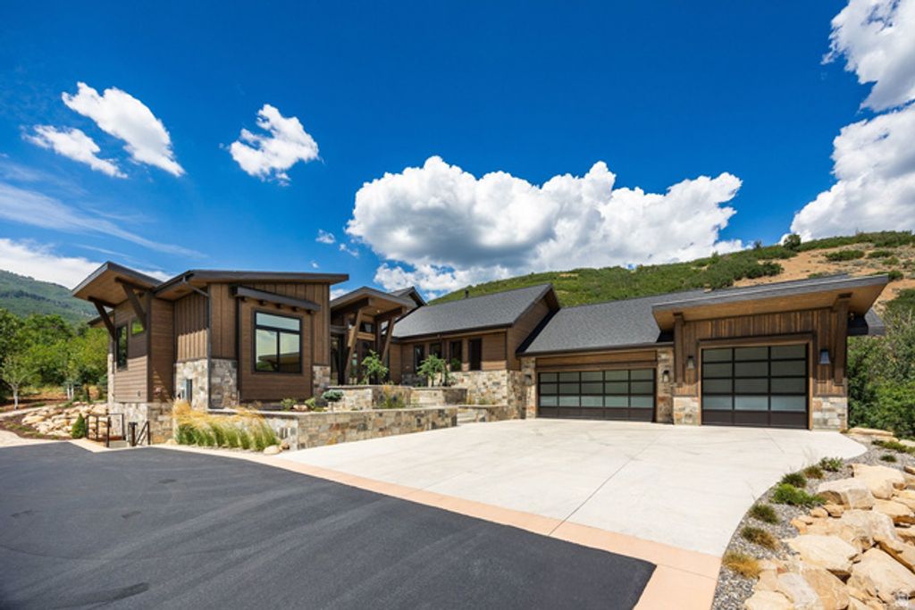 178 N OAKWOOD CIR, Springville, UT 84663