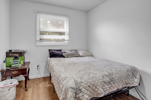 701-703 W 17th St, Newton, KS 67114