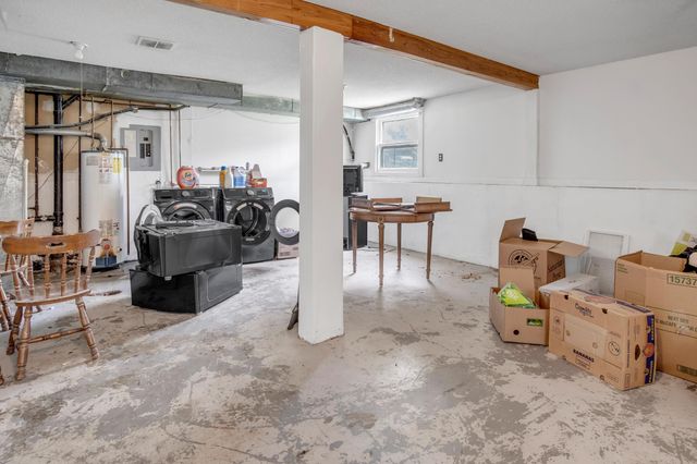 701-703 W 17th St, Newton, KS 67114