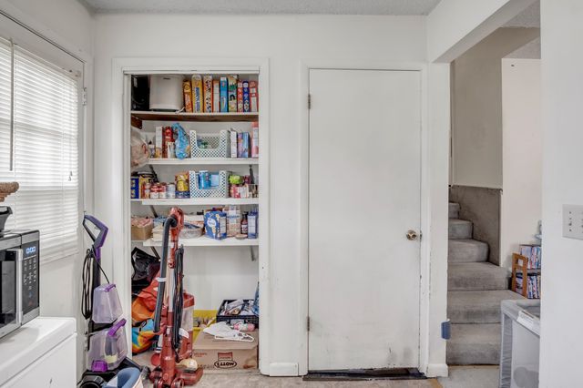 701-703 W 17th St, Newton, KS 67114