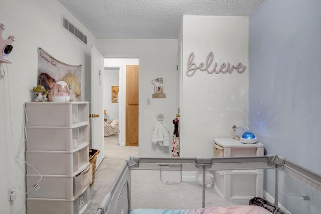 701-703 W 17th St, Newton, KS 67114