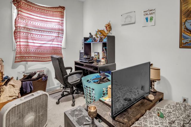 701-703 W 17th St, Newton, KS 67114