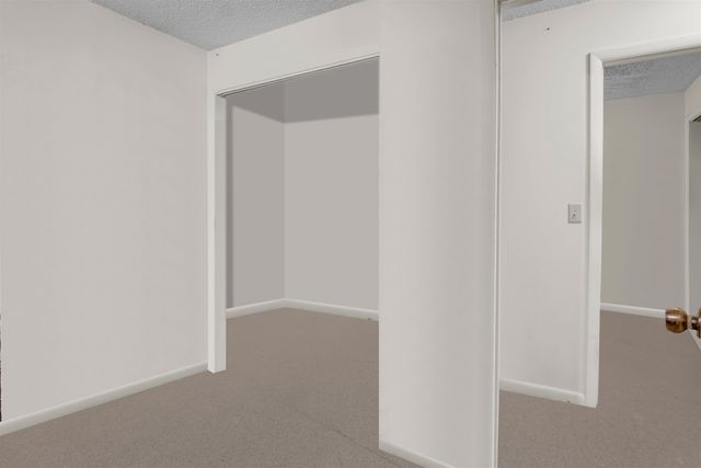 701-703 W 17th St, Newton, KS 67114