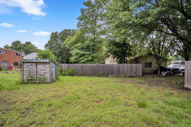 701-703 W 17th St, Newton, KS 67114