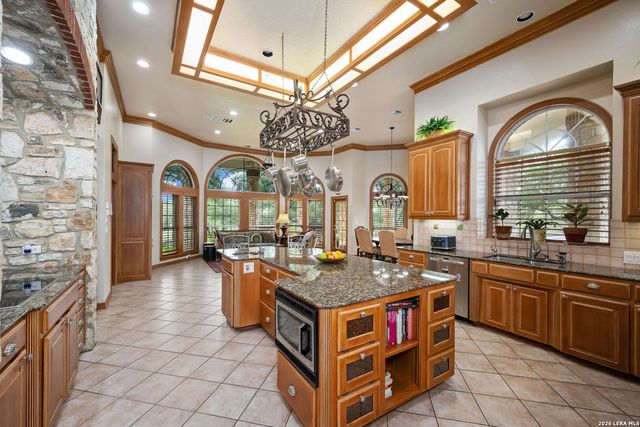 8040 Rolling Acres Trail, Fair Oaks Ranch, TX 78015